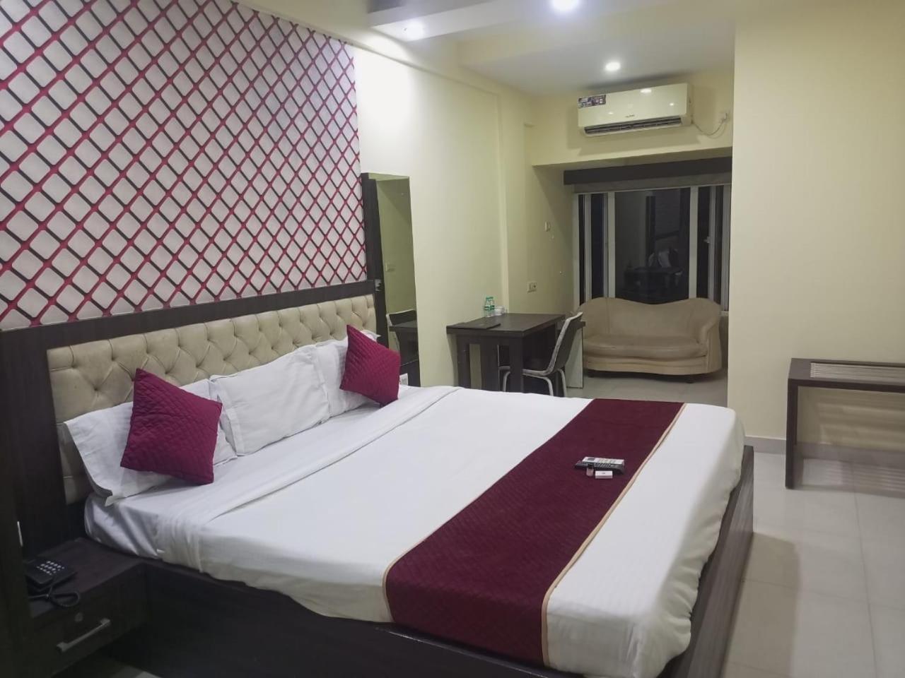 Hotel Eco Park New Town ภายนอก รูปภาพ